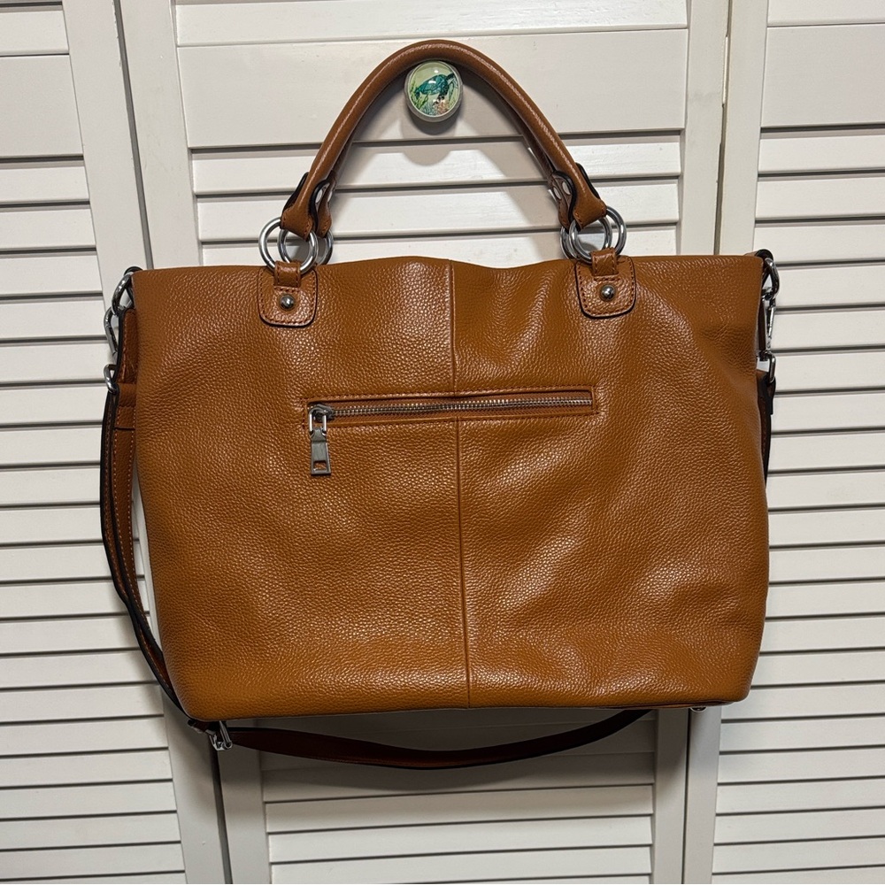 ***SOLD***.  Women's Elegant Tan Leather Bag